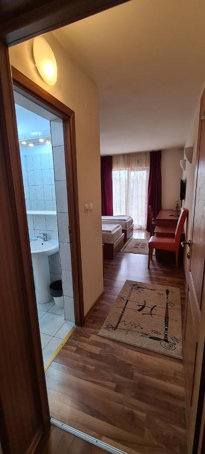 Hotel Sym Ploiesti Exterior photo