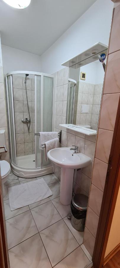 Hotel Sym Ploiesti Exterior photo