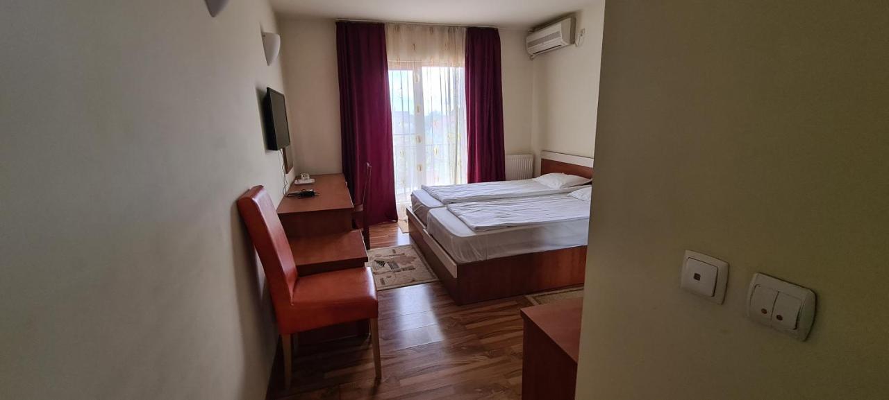 Hotel Sym Ploiesti Exterior photo