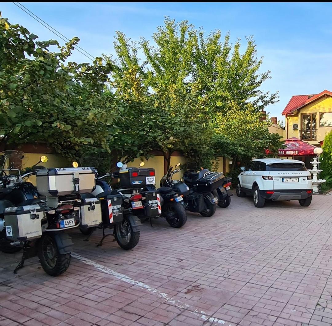 Hotel Sym Ploiesti Exterior photo